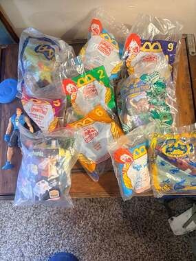 Vintage 90s Mixed Lot of 9 New Sealed Fast Food Toys - McDonald's Animal Kingdom